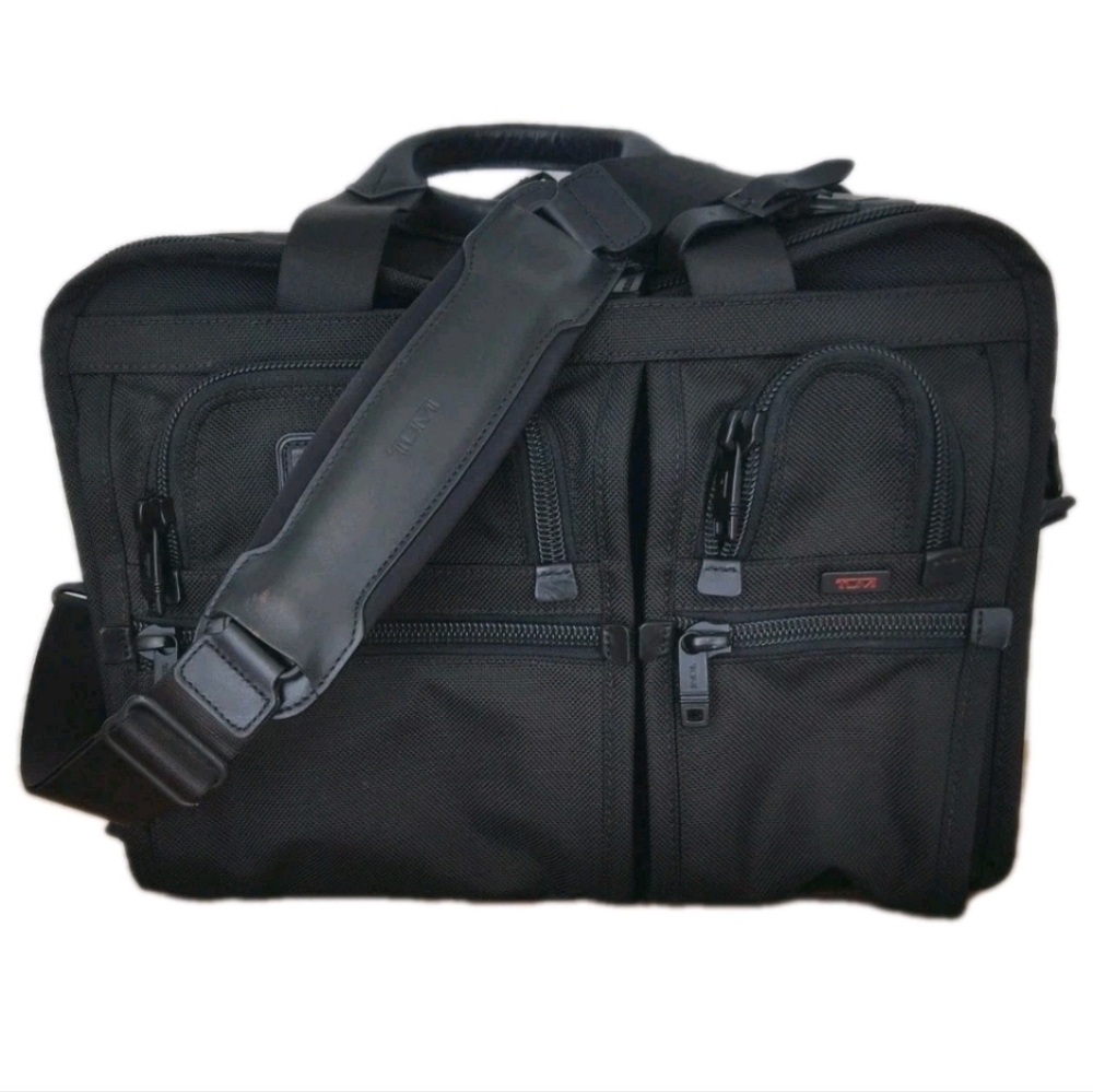 Tumi T-Pass 26145DH 15" Expandable Laptop/Messenger Bag.
